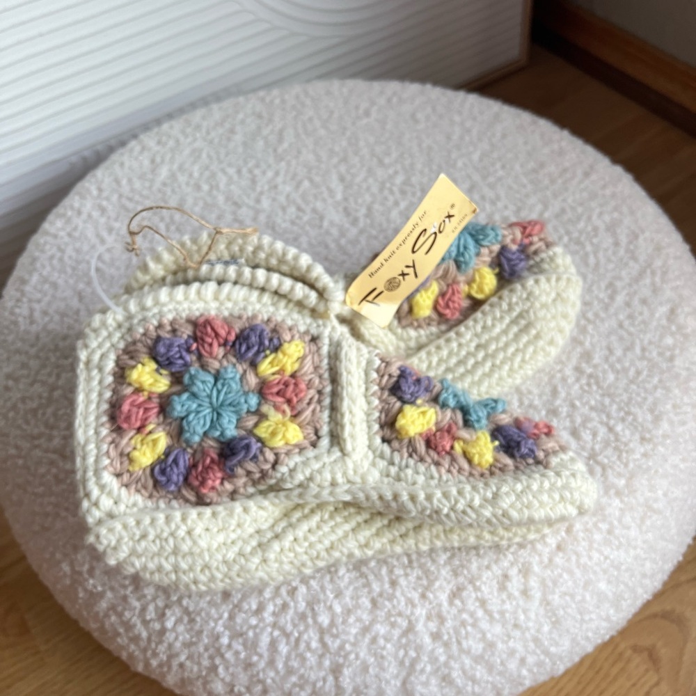 Vintage Crochet Knit Slippers with Multicolor Pattern 🤍